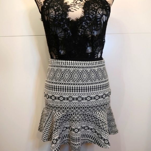 princess vera wang Dresses & Skirts - Princess Vera Wang Geometric Ruffle Mini Skirt Black White Boho Aztec Juniors Me